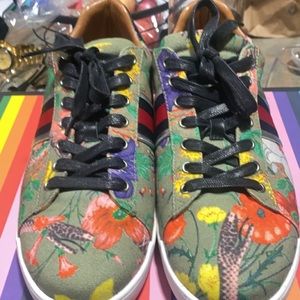 Original Gucci sneakers floral. Worn very gently. Size 44. I’m 10.5. Fits nicely